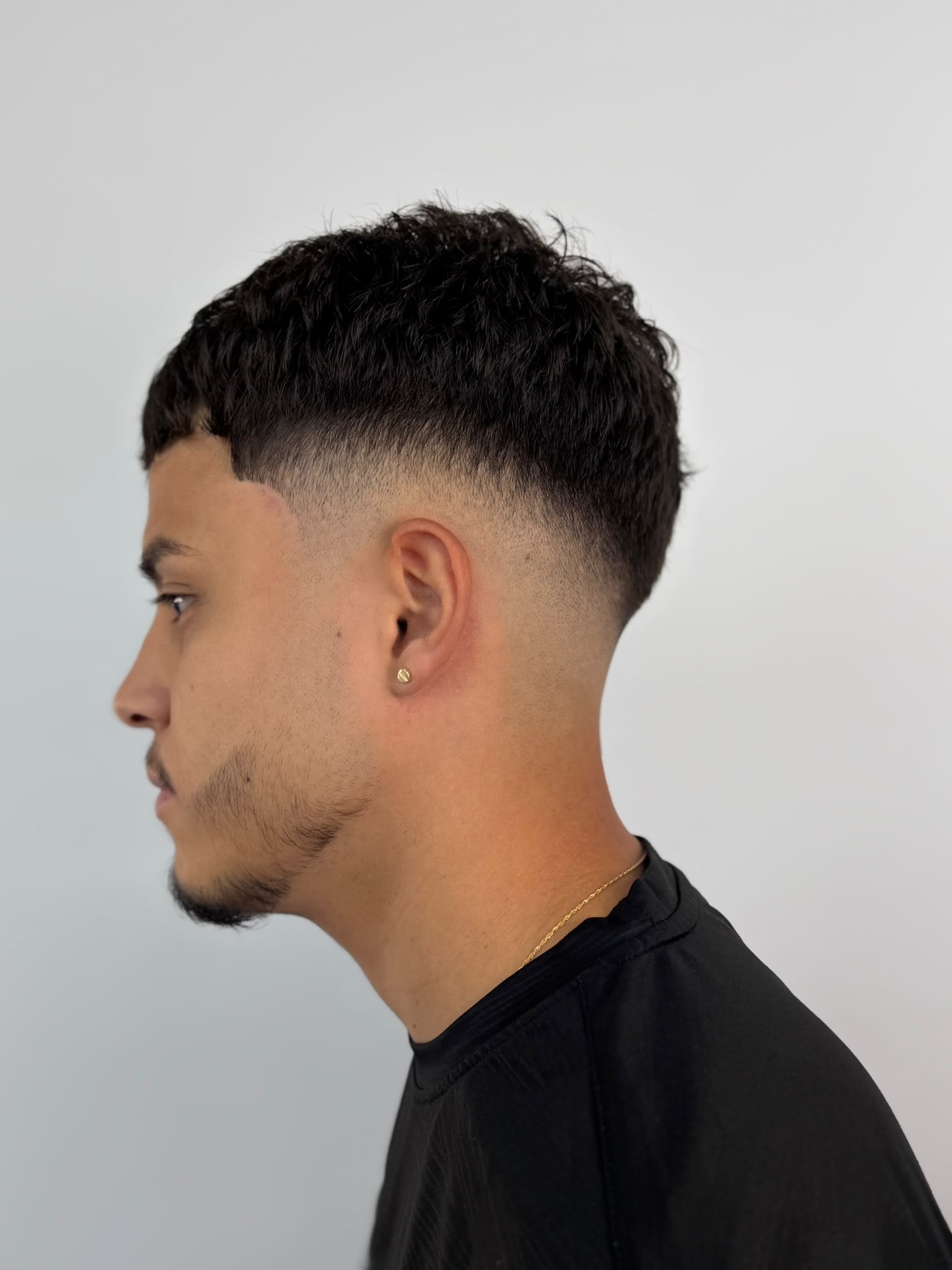 Corte fade y peinado en Academy Rafa Vargas Barberia Santander 1